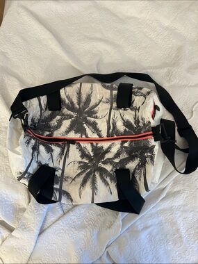 Aloha collection Canvas Palm-Print Crossbody Bag with Red Zipper